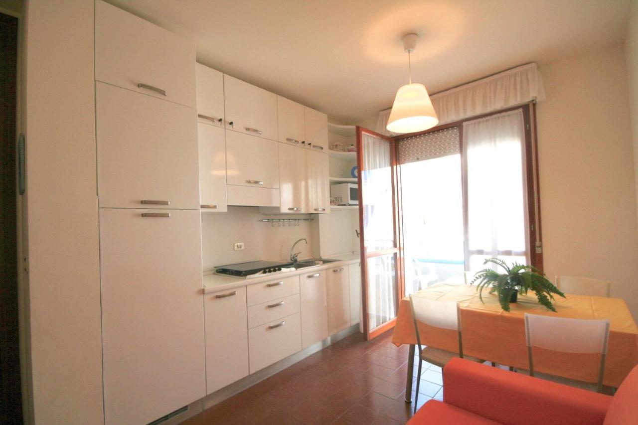 Ba- Althea - Piscina- Apartment Lignano Sabbiadoro Luaran gambar